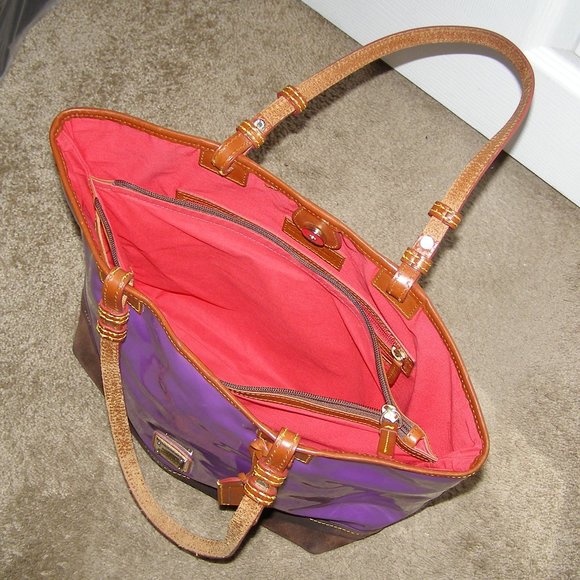 💜👜 Dooney & Bourke Purple Patent leather tote bag EUC - Picture 12 of 15